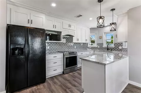 Kitchen - 315 Davis Dr, Luling, LA 70070 photo 2 of 2