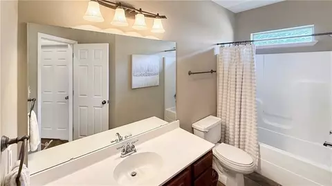 Bath - 130 Braden Dr, Luling, LA 70070 photo 3 of 3