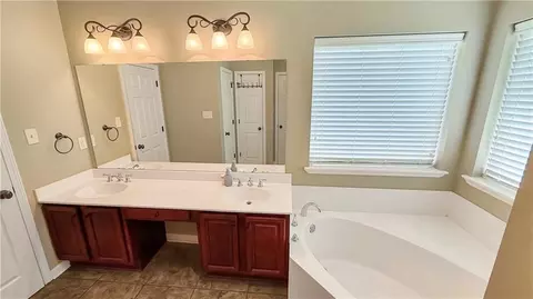Bath - 130 Braden Dr, Luling, LA 70070 photo 2 of 3