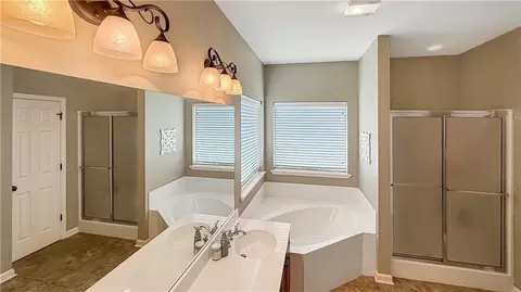 Bath - 130 Braden Dr, Luling, LA 70070 photo 1 of 3