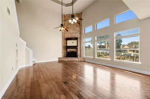 Living - 305 Charles Ct, Slidell, LA 70458 photo 2 of 6