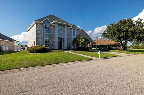Exterior - 305 Charles Ct, Slidell, LA 70458 photo 3 of 4