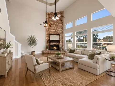 Living - 305 Charles Ct, Slidell, LA 70458 photo 2 of 7