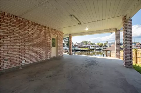 Exterior - 305 Charles Ct, Slidell, LA 70458 photo 2 of 4