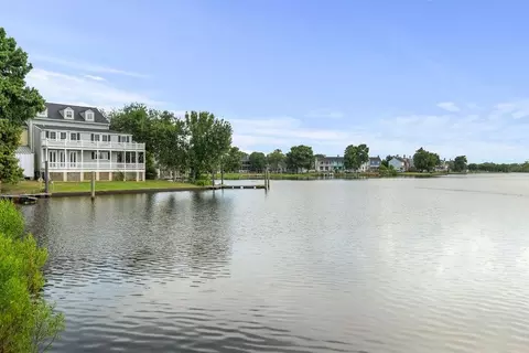 15 Place Lafitte Pl, Madisonville, LA 70447