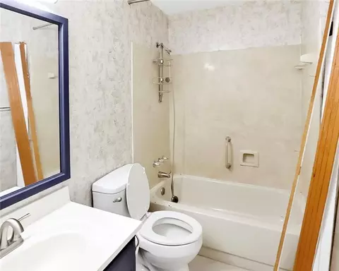 Bath - 213 Mimosa Ave, Luling, LA 70070 photo 2 of 2