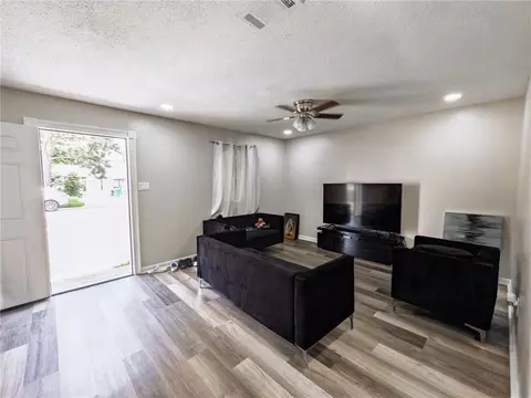 Living - 149 Baylor Pl, Kenner, LA 70065 photo 4 of 4