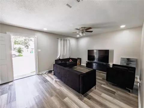Living - 149 Baylor Pl, Kenner, LA 70065 photo 2 of 2
