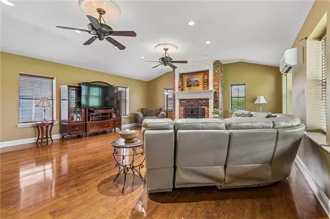 Living - 15 W Levert Dr, Luling, LA 70070 photo 2 of 2