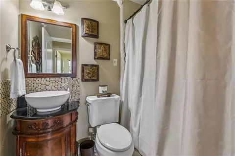 Bath - 15 W Levert Dr, Luling, LA 70070 photo 4 of 4