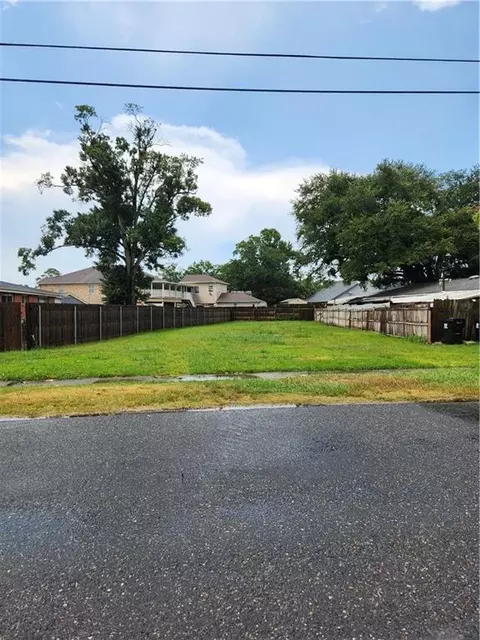 8217 Harris Ave, Harahan, LA 70123