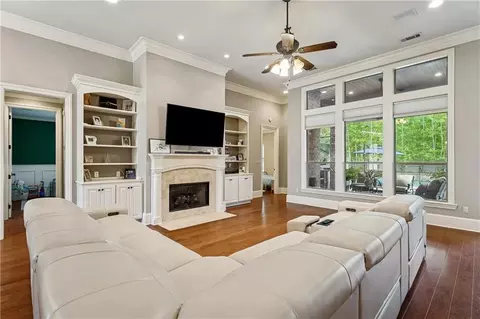 Living - 564 Evergreen Dr, Mandeville, LA 70448 photo 3 of 6