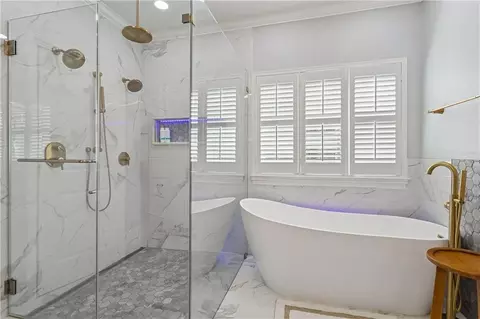 Bath - 564 Evergreen Dr, Mandeville, LA 70448 photo 3 of 7