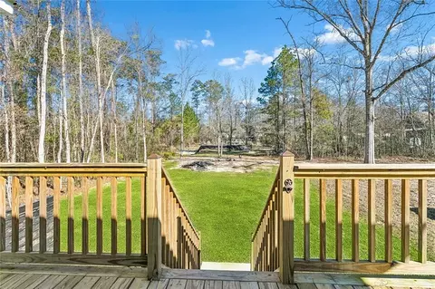 Exterior - 4611 Oak Dr, Slidell, LA 70461 photo 5 of 8