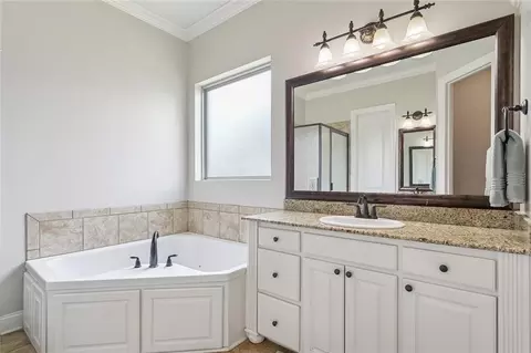 Bath - 773 Rue Bourdeaux, Covington, LA 70433 photo 2 of 4
