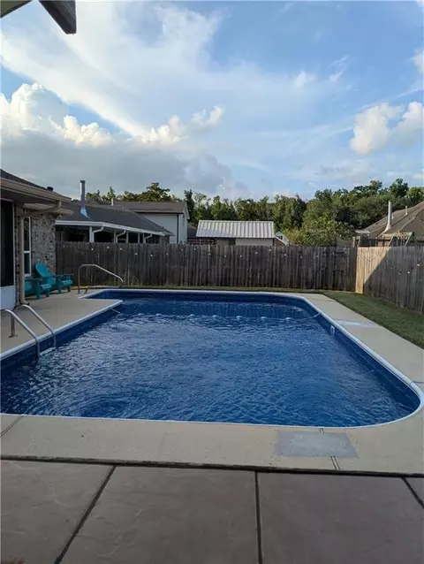 Exterior - 214 Hawthorn Dr, Luling, LA 70070 photo 2 of 7