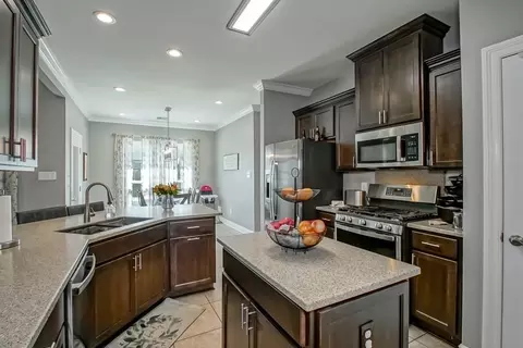 Kitchen - 214 Hawthorn Dr, Luling, LA 70070 photo 2 of 3