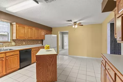 Kitchen - 418 Oak Ln, Luling, LA 70070 photo 3 of 3