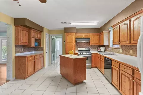 Kitchen - 418 Oak Ln, Luling, LA 70070 photo 1 of 3