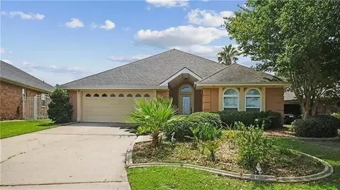 213 Chimaera Ln, Slidell, LA 70458