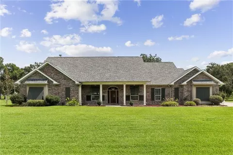 212 Cedar Grove Ln, Belle Chasse, LA 70037