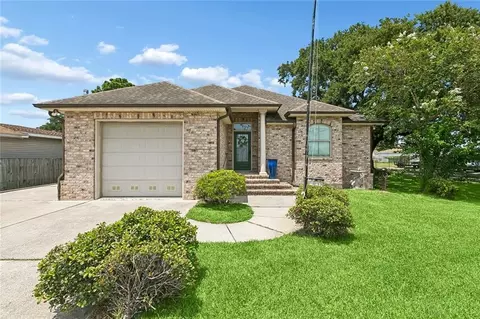5216 Oak Dr, Marrero, LA 70072