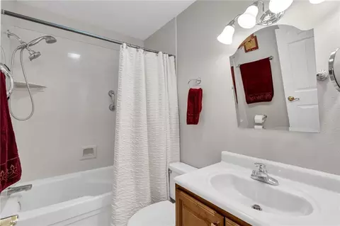 Bath - 3331 Davidson Pl, Kenner, LA 70065 photo 2 of 2