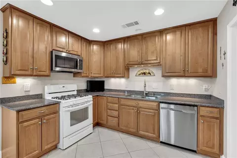 Kitchen - 3331 Davidson Pl, Kenner, LA 70065 photo 1 of 2