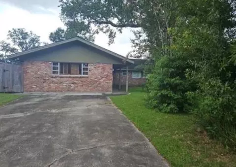 10116 Suzanne Dr, River Ridge, LA 70123