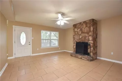 Living - 345 Mapleleaf Cir, Slidell, LA 70458 photo 1 of 4