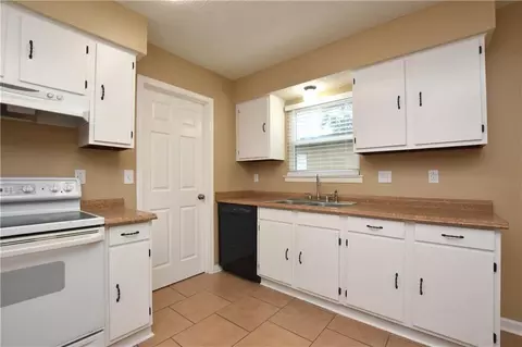 Kitchen - 345 Mapleleaf Cir, Slidell, LA 70458 photo 2 of 2