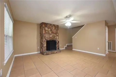 Living - 345 Mapleleaf Cir, Slidell, LA 70458 photo 2 of 4