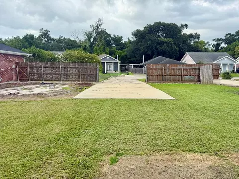 2901 Meadow Dr, Violet, LA 70092 photo 3