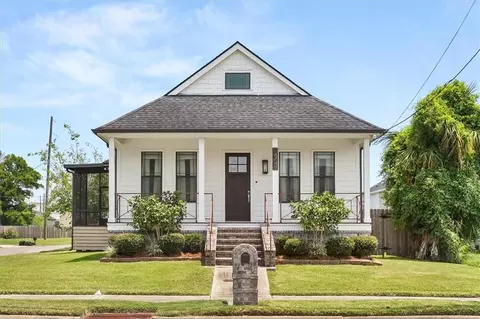 4749 Congress Dr, New Orleans, LA 70126