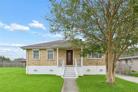 401 Llama Dr, Arabi, LA 70032