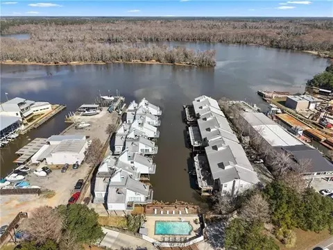 141 Highway 22 Hwy #E3, Madisonville, LA 70447
