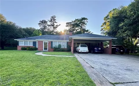 1408 W Lakeshore Dr, Natchitoches, LA 71457