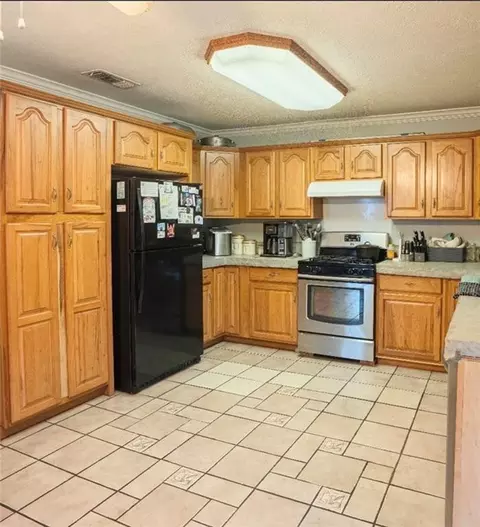 Kitchen - 347 Barron Rd, Pollock, LA 71467 photo 2 of 2