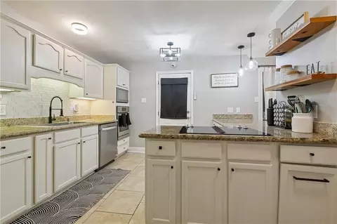 Kitchen - 231 Wright Ave #B, Terrytown, LA 70056 photo 2 of 2