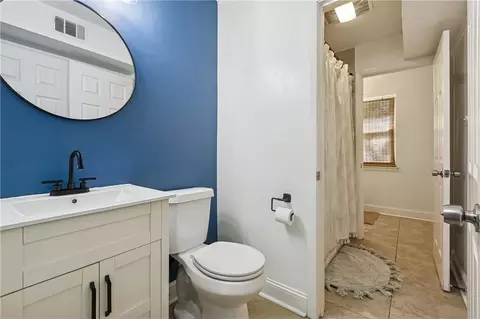 Bath - 231 Wright Ave #B, Terrytown, LA 70056 photo 2 of 3