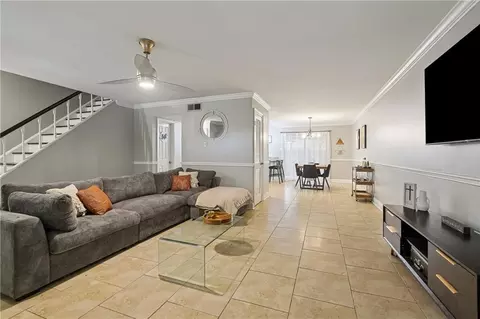 Living - 231 Wright Ave #B, Terrytown, LA 70056 photo 1 of 1