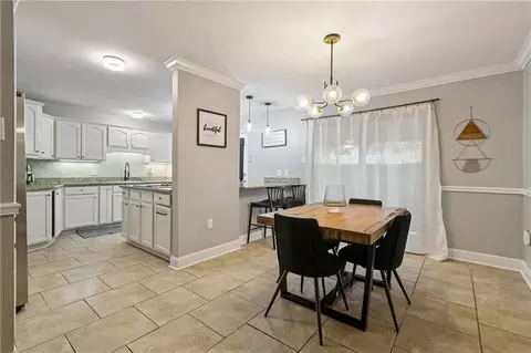 Dining - 231 Wright Ave #B, Terrytown, LA 70056 photo 1 of 2
