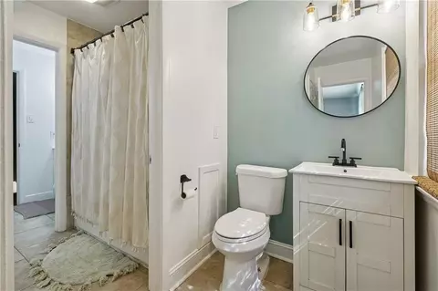 Bath - 231 Wright Ave #B, Terrytown, LA 70056 photo 1 of 3