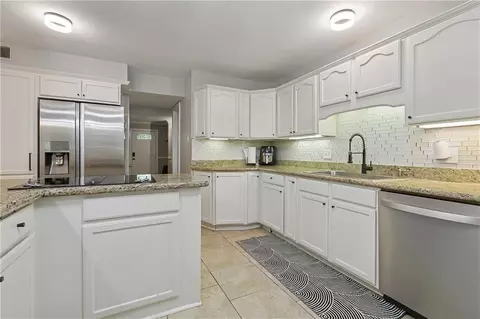 Kitchen - 231 Wright Ave #B, Terrytown, LA 70056 photo 1 of 2