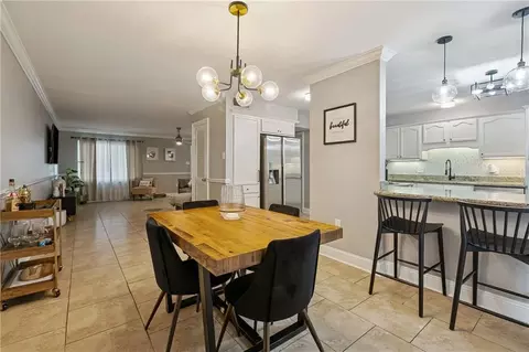 Dining - 231 Wright Ave #B, Terrytown, LA 70056 photo 2 of 2