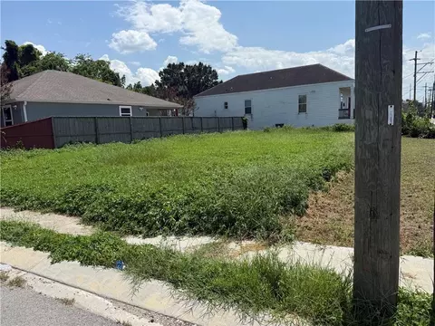 8634 Palmetto St, New Orleans, LA 70118
