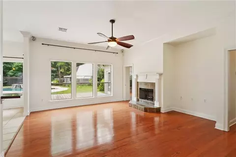 Living - 101 Joyce Ct, Covington, LA 70433 photo 3 of 5
