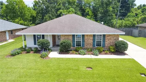 132 Belle Grove Dr, Laplace, LA 70068