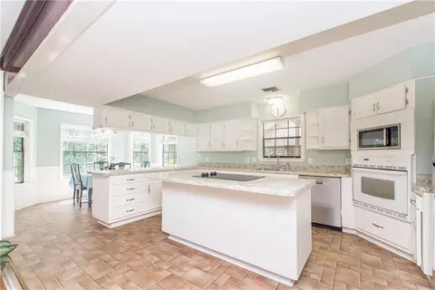 Kitchen - 7 Green Leaf Ln, Covington, LA 70435 photo 1 of 5