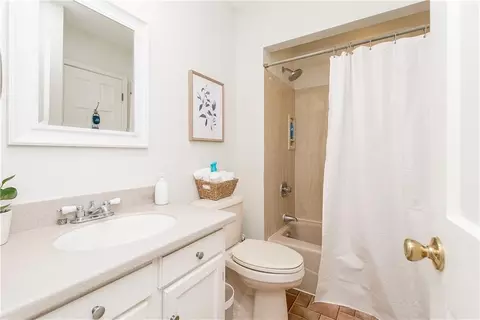 Bath - 7 Green Leaf Ln, Covington, LA 70435 photo 5 of 5